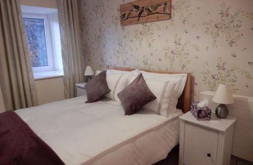 Kinghorn Bed & Breakfast | Cardinals Folly