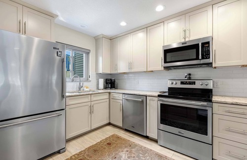 Sunrise Beach Condo | Carefree Tranquility at the Lake – Waterfront Stay for 4 w/Resort Amenities