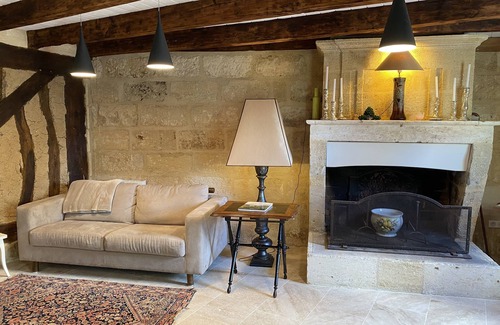 Coutras Bed & Breakfast | Carefully renovated house in quiet hamlet