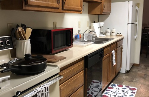 Wilmington Apartment | Carey Villa I.5 minutes to WEC and Wilmington College.10 min to Roberts Center