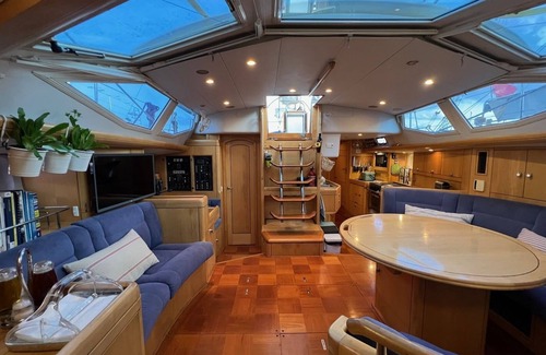 Great Mountain Boat Rental | Caribbean Cruising Lifestyle Luxury Yacht Charter