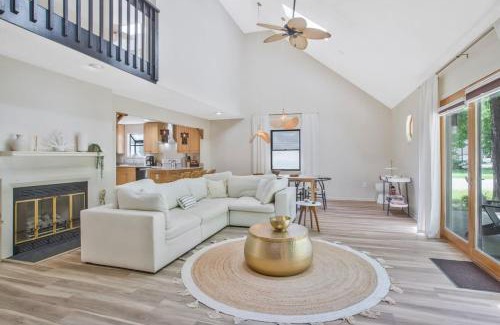 Stevensville House | Caribbean Themed Pool Home - 25 min to USNA