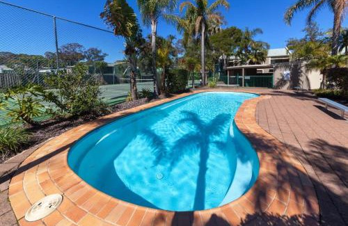 Nelson Bay Apartment | Carindale, 10,19 Dowling Street - Ground floor unit close to pool and tennis court, Wi-Fi, foxtel, linen and bed making supplied