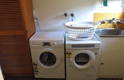 Carine House | Carine - pleasant parkview retreat. Handy location and pet friendly.