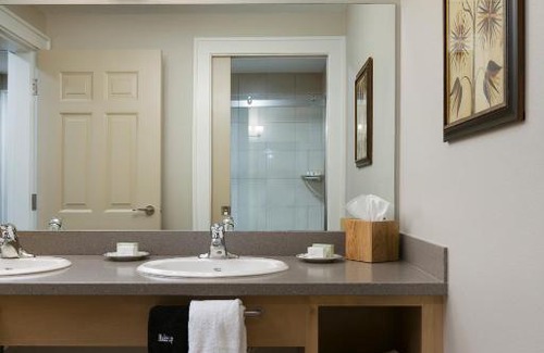 Pinecraft Hotel | Carlisle Inn Sarasota