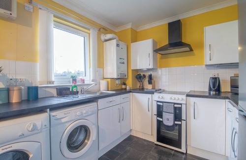 Glasgow House | Carloway House; Spacious 2 bed house, free parking.