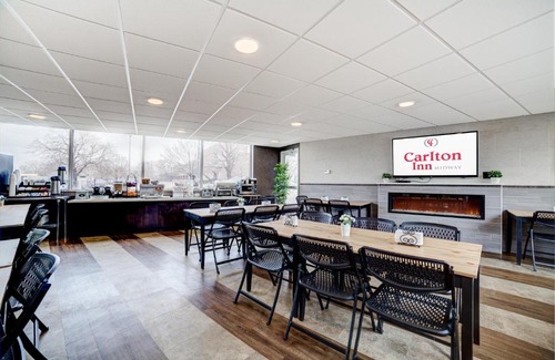 Archer Heights Hotel | Carlton Inn Midway