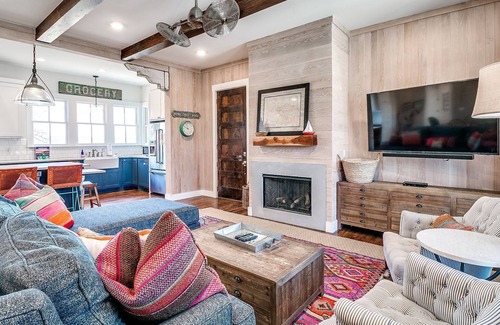 Carlton Landing House | Carlton Landing-Spacious home on Boulevard