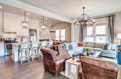 Carlton Landing House | Carlton Landing- Beautiful home overlooking Redbud Park