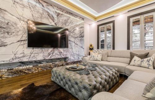 Carlton South House | Carlton Luxury Kings Mansion - 5min to CBD, Garage and Rooftop