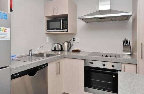 Merivale Apartment | Carlton Villa 3: Central location by Hagley Park