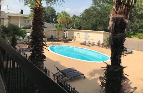 Thibodaux Hotel | Carmel Inn and Suites Thibodaux