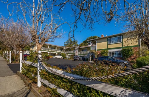 Northeast Carmel Hotel | Carmel Inn & Suites