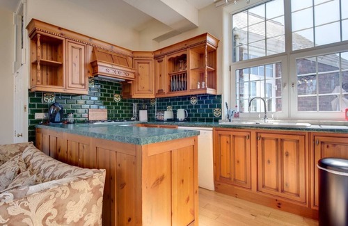 Mexborough Apartment | Carnegie Library Shakespeare Apartment 3 bed
