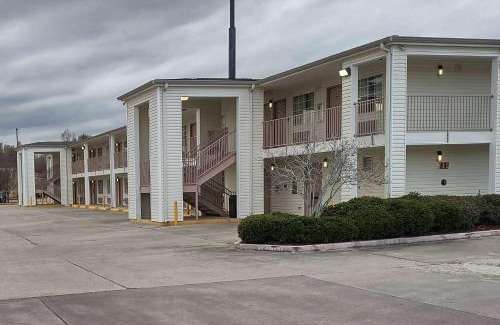 Denham Springs Hotel | Carom Inn Denham Springs-BatonRouge