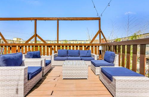 Faubourg Lafayette House | Carondelet Street Penthouse Close to City Attractions