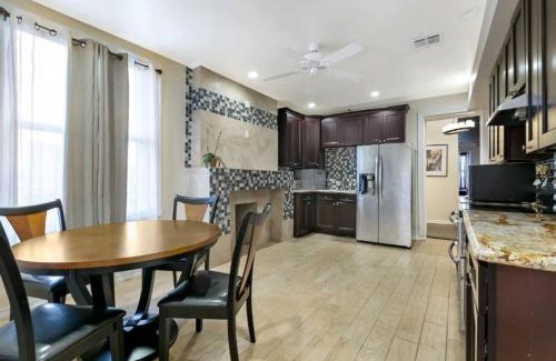 Faubourg Lafayette House | Carondelet Street Penthouse Close to City Attractions