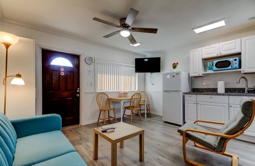 Sunset Reef Apartment | Carousel Suites #1- Coastal Studio steps to the Beach!