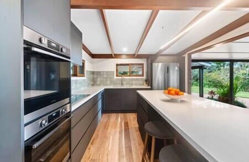 Balmoral Ridge House | Carra Cottage - Luxury Hillside Sanctuary with Breathtaking Views to Sea