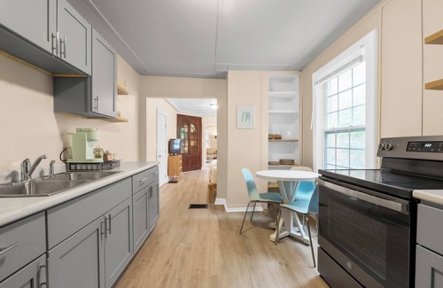 Delaware Condo | Carriage Cottage- in the Heart of Everything Delaware