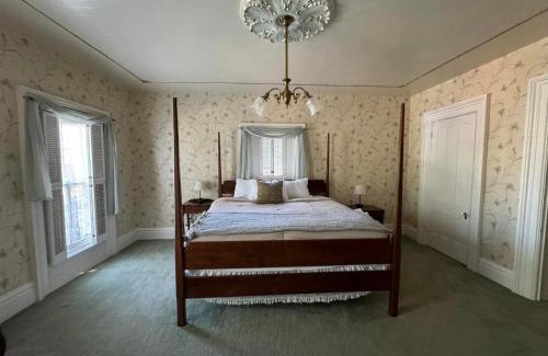Monroe Bed & Breakfast | Carriage House Bed and Breakfast