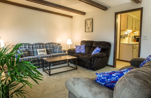 Athol Springs Apartment | Carriage House between Highmark Stadium & EC Fair