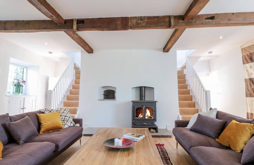 Presteigne Cottage | CARRIAGE HOUSE, character holiday cottage, with hot tub in Presteigne