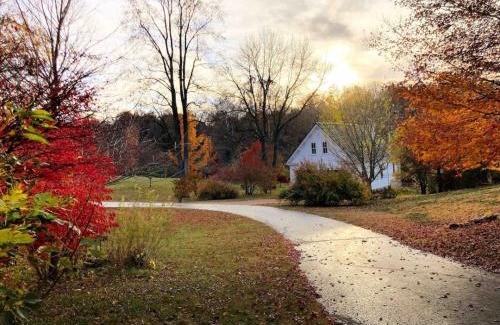 Hillsboro House | Carriage House Farm-stay near Rocky Fork Lake