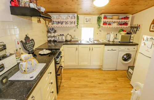 Ballintober Cottage | CARTRON COTTAGE, family friendly in Ballintubber, County Mayo