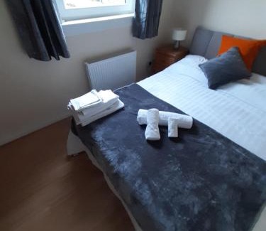 Grangemouth Apartment | Carvetii - Stuart House - 1st floor flat sleeps up to 8