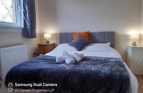 Grangemouth Apartment | Carvetii - Stuart House - 1st floor flat sleeps up to 8