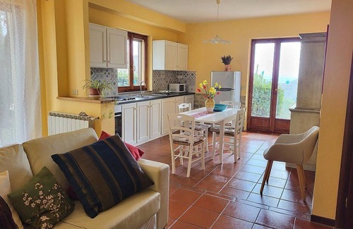 Monte Santa Maria Tiberina House | Casa Brina C: A characteristic and welcoming apartment that is part of an ancient country house made of stone, with Free WI-FI.