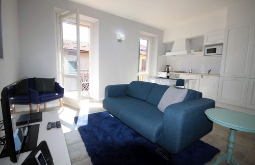 Acquaseria Apartment | Casa Alba, town centre Apartment with lovely balcony ad lake view, sleeps 4