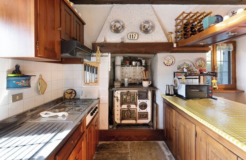 Crevoladossola House | Casa Alpinone: detached rustic house in the countryside with private garden and orchard