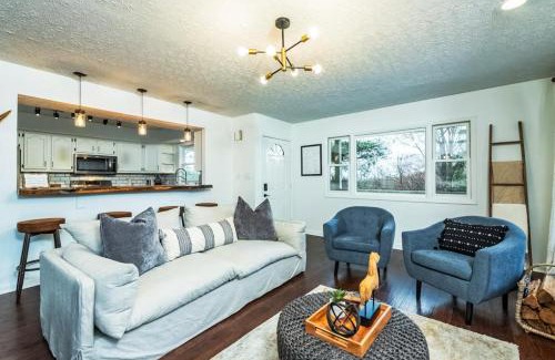 Royal Pines House | Casa Amarilla