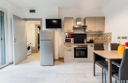 Rozzano Apartment | Casa Angela, modern with terrace