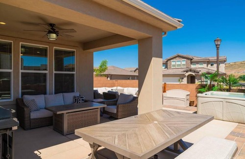 Sienna Hills House | Casa at Ladera Resort, Private Home! Pet Friendly! Hot Tub! Extra Parking in oversized garage!