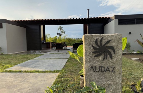 Circasia House | Casa Audaz: Private Pool, Jacuzzi & Daily Cleaning in a Peaceful Escape