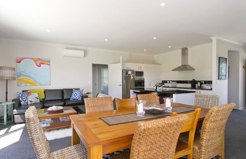 Kinloch Cottage | Casa Bella - Kinloch Holiday Home