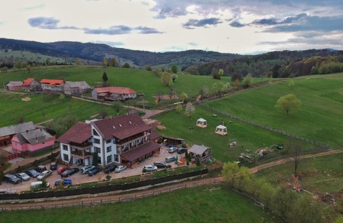 Intorsura Buzaului House | Casa Bradet