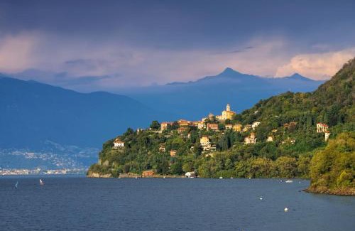 Pino Lago Maggiore House | Casa Calma