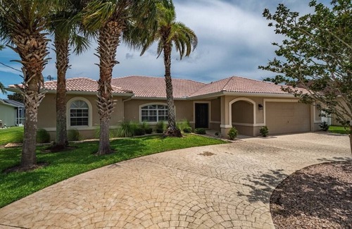 Palm Harbor House | Casa Canal: Waterfront Pool & Spa Retreat