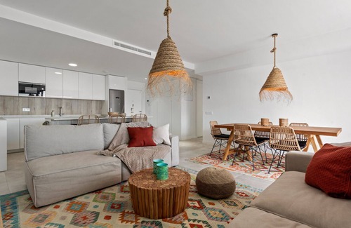 Estepona Apartment | Casa Checa - 3bd apt in Estepona with sweet views!