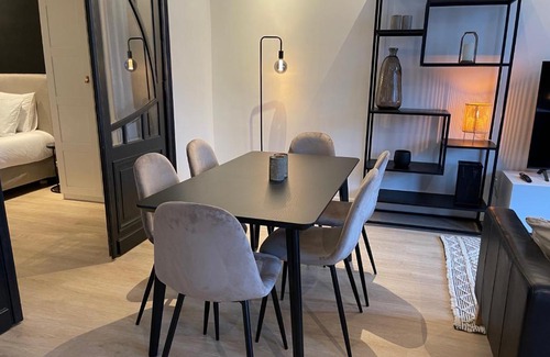 Stationsbuurt Noord Apartment | Casa Clementina - 3 Bedroom Apartment in a Art-Nouveau House