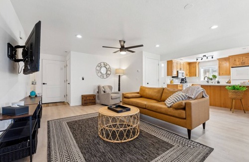 Logan House | Casa Cliffside Zone 2