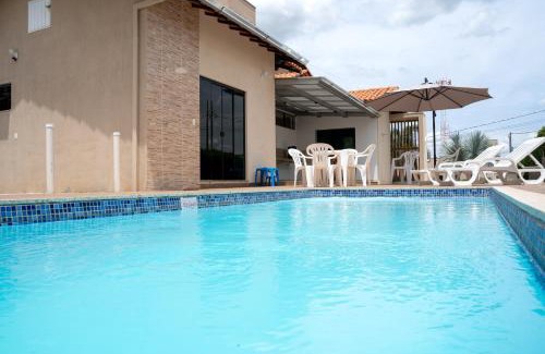 Capitolio House | Casa com piscina vista para lago, 03 quartos confortáveis