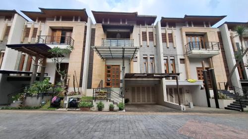 Ciumbuleuit Apartment | Casa Como Ciumbuleuit - spacious 3 Beds Townhouse