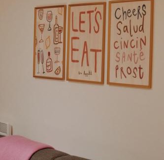 Mechelen Apartment | Casa Congé - Colorful Stay & Free Wine Bottle