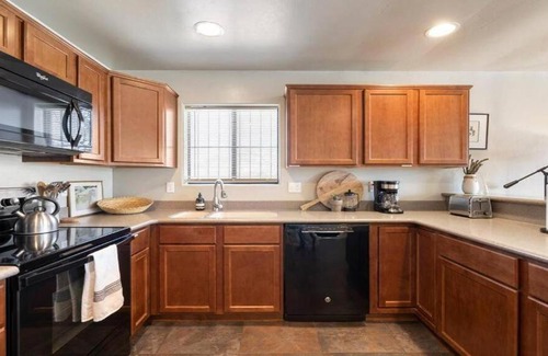 Tucson House | Casa Cozy 4 BR House with Backyard Oasis & Pool