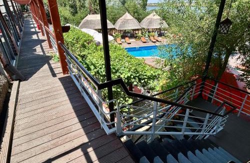 Neptun House | Casa Cu Stuf Olimp